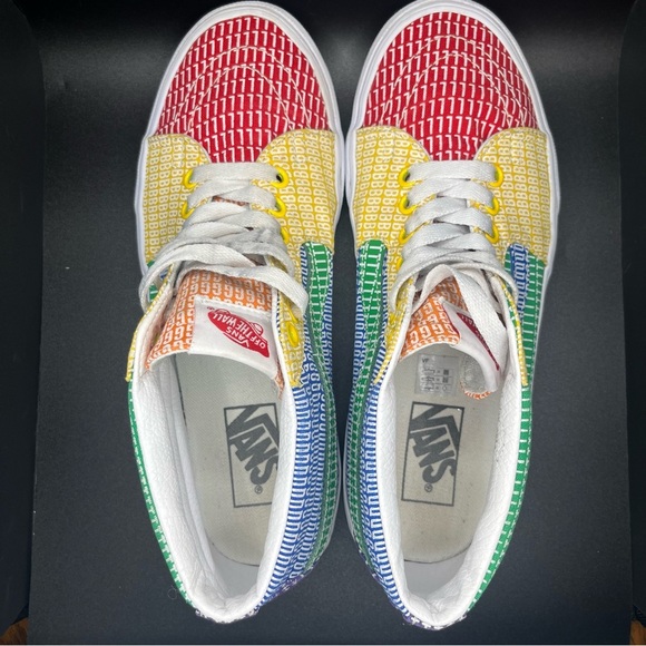 Vans Sk8-Mid Pride Multi color LGBTQ
Men’s SZ 7.5 or women size SZ 9
Collectors - Picture 6 of 11